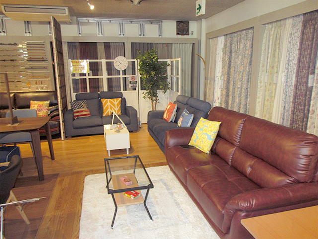 RUHE+家具の岡本ソファ売り場
豊富なデザインの中から、あなたのお気に入りのソファをきっと見つけることができます